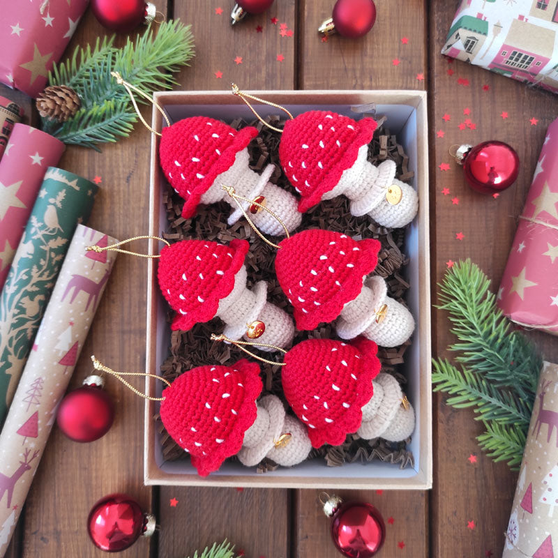 Πλεκτό Χριστουγεννιάτικο Στολίδι / Γούρι Μικρό Μανιτάρι - Ύψος 9,5εκ