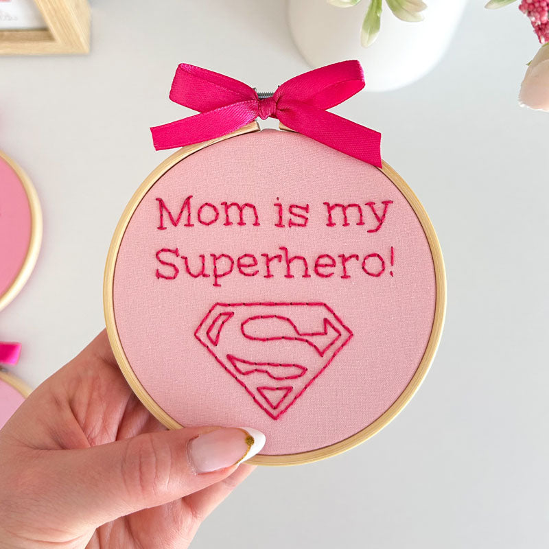 "Mom Is My Superhero!" Διακοσμητικό Tελάρο Kεντήματος για τη Γιορτή Της Μητέρας