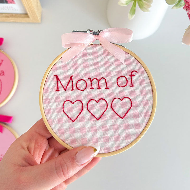 "Mom of 3" Διακοσμητικό Tελάρο Kεντήματος για τη Γιορτή Της Μητέρας