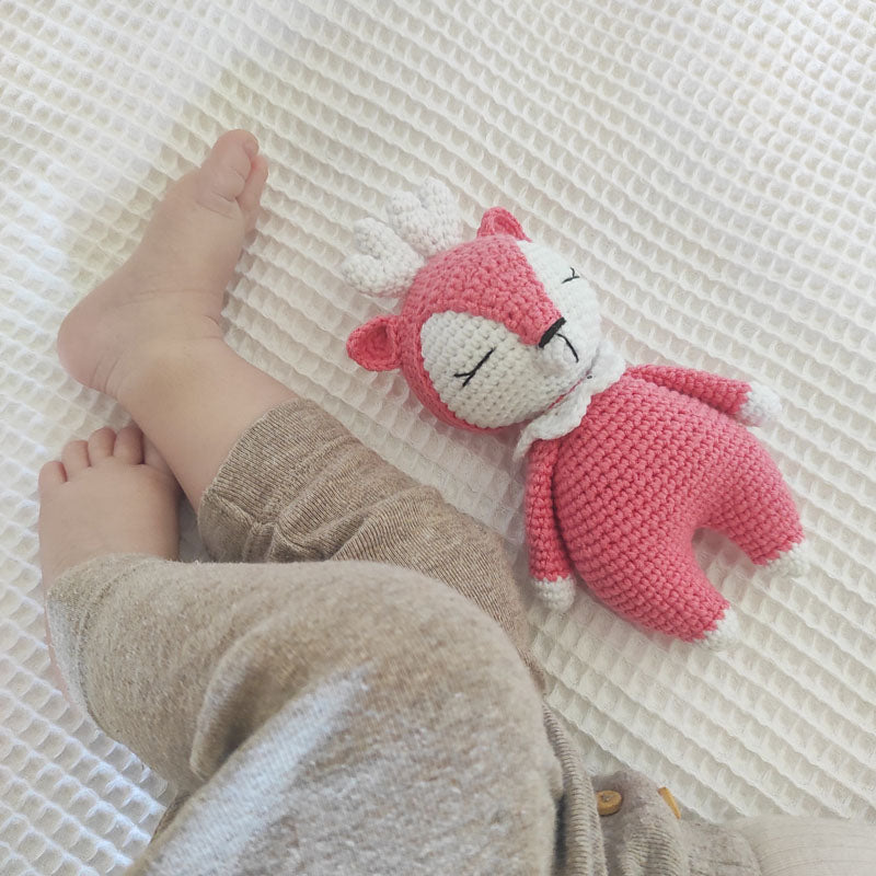 Πλεκτό κουκλάκι amigurumi φούξια ελάφι, ύψος 16εκ