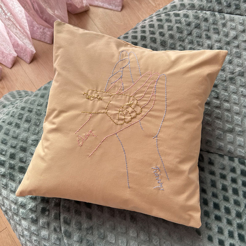 Χειροποίητο Διακοσμητικό Μαξιλάρι με Κέντημα - Προσωποποιημένο - "Μαμά, Μπαμπάς και Μωρό"