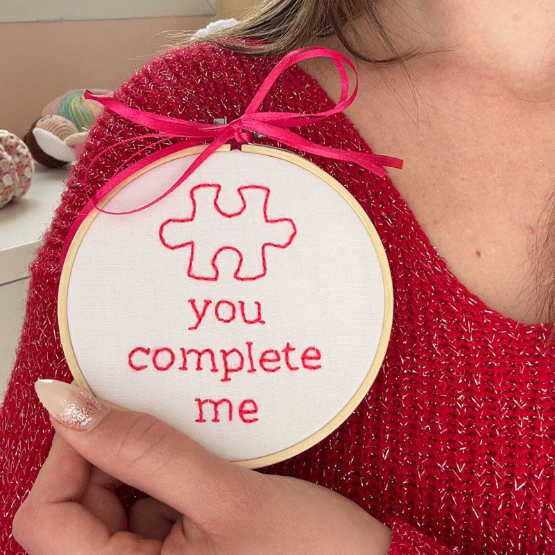 "You Complete Me" Διακοσμητικό Tελάρο Kεντήματος για τον Άγιο Βαλεντίνο