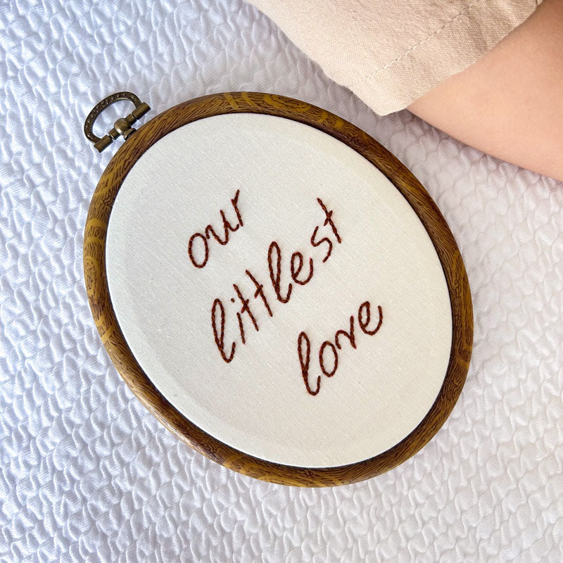 Vintage Βρεφικό Τελάρο Κεντήματος "our littlest love", οβάλ 12,5εκ*9εκ