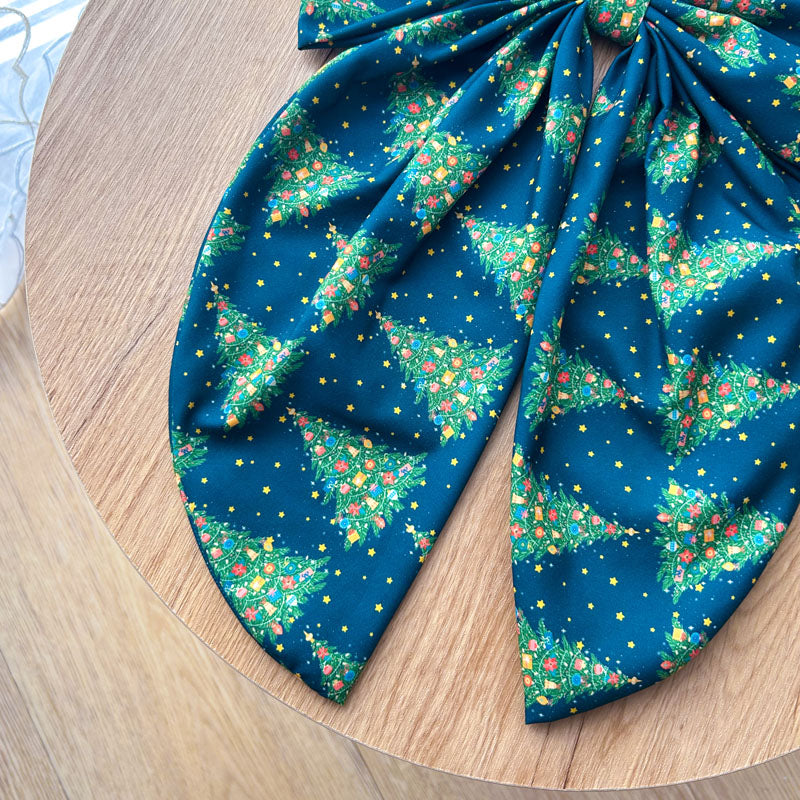 Πράσινος Φιόγκος με Χριστουγεννιάτικα Δέντρα - Διακοσμητικός Χειροποίητος Υφασμάτινος Φιόγκος - Ύψος 45εκ Μήκος 30εκ