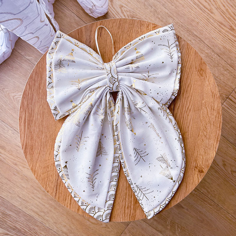 Λευκό ύφασμα καμβάς με χρυσά μεταλλιζέ σχέδια - Διακοσμητικός Χειροποίητος Υφασμάτινος Φιόγκος - Ύψος 47εκ Μήκος 30εκ