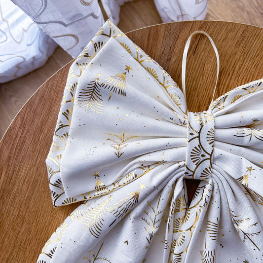 Λευκό ύφασμα καμβάς με χρυσά μεταλλιζέ σχέδια - Διακοσμητικός Χειροποίητος Υφασμάτινος Φιόγκος - Ύψος 47εκ Μήκος 30εκ