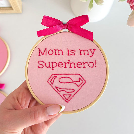 "Mom Is My Superhero!" Διακοσμητικό Tελάρο Kεντήματος για τη Γιορτή Της Μητέρας