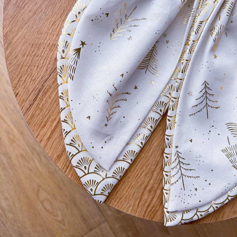 Λευκό ύφασμα καμβάς με χρυσά μεταλλιζέ σχέδια - Διακοσμητικός Χειροποίητος Υφασμάτινος Φιόγκος - Ύψος 47εκ Μήκος 30εκ