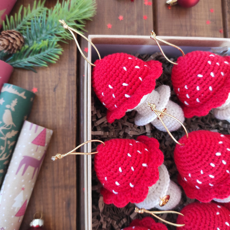 Πλεκτό Χριστουγεννιάτικο Στολίδι / Γούρι Μικρό Μανιτάρι - Ύψος 9,5εκ