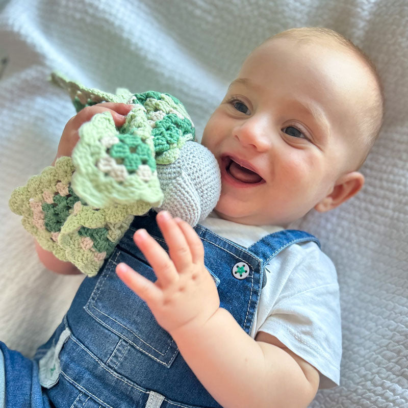 Πλεκτό Νάνι / Πανάκι Παρηγοριάς Γκρι Κοάλα σε Πράσινες Αποχρώσεις