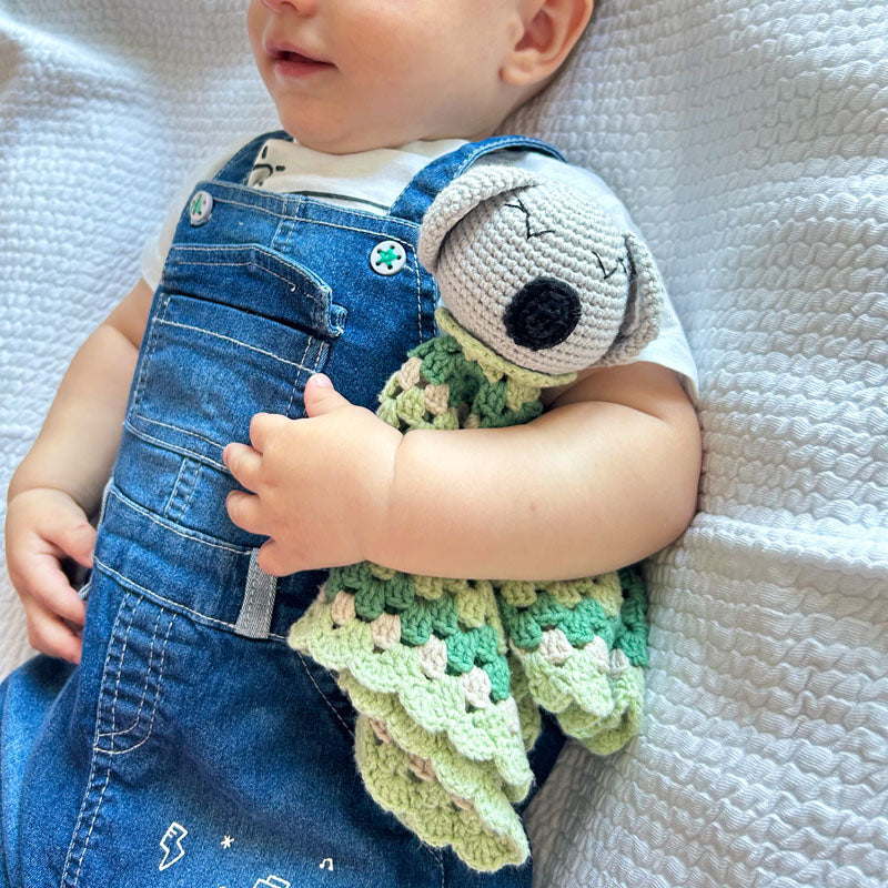 Πλεκτό Νάνι / Πανάκι Παρηγοριάς Γκρι Κοάλα σε Πράσινες Αποχρώσεις