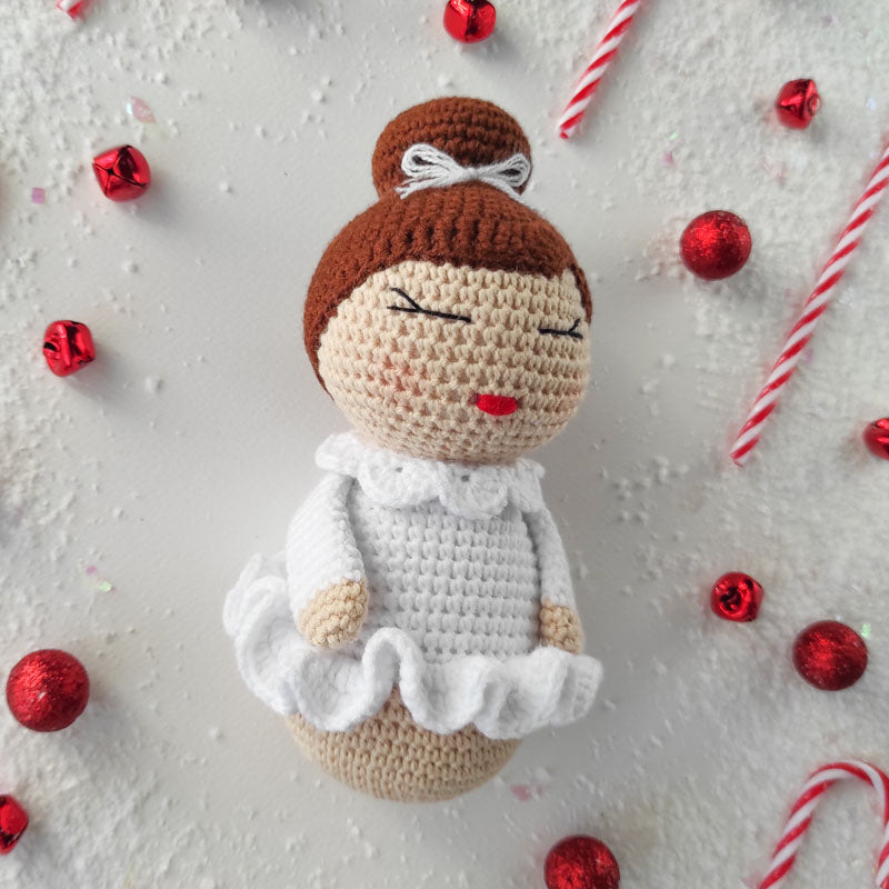 Πλεκτή Κούκλα Μπαλαρίνα με Λευκό Φόρεμα - Χειροποίητο Χριστουγεννιάτικο Δώρο για Μωρά και Παιδιά - Ύψος 16εκ