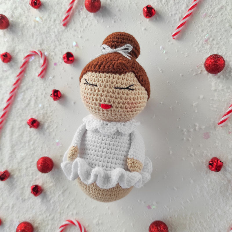 Πλεκτή Κούκλα Μπαλαρίνα με Λευκό Φόρεμα - Χειροποίητο Χριστουγεννιάτικο Δώρο για Μωρά και Παιδιά - Ύψος 16εκ