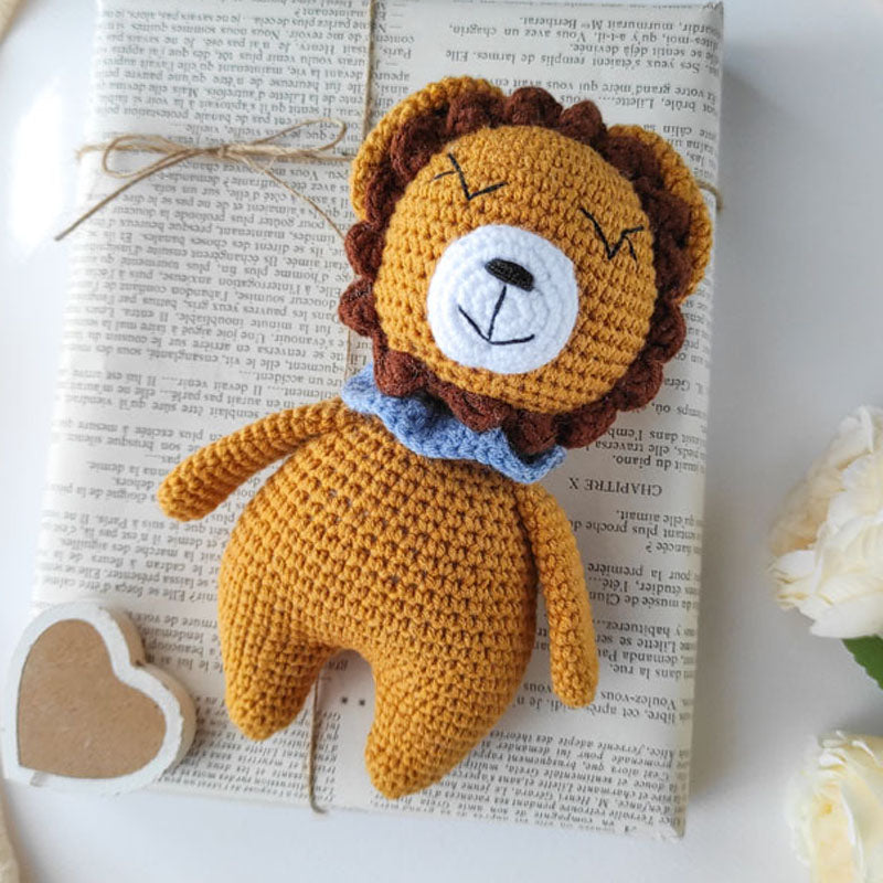 Πλεκτό κουκλάκι amigurumi λιοντάρι σε μουσταρδί χρώμα, ύψος 15εκ