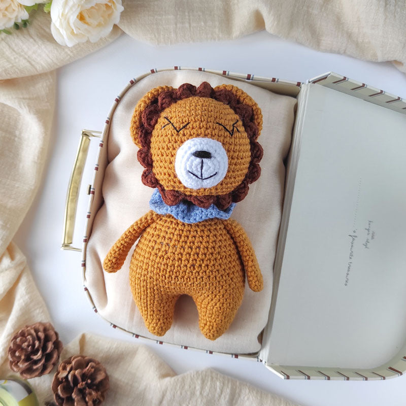 Πλεκτό κουκλάκι amigurumi λιοντάρι σε μουσταρδί χρώμα, ύψος 15εκ