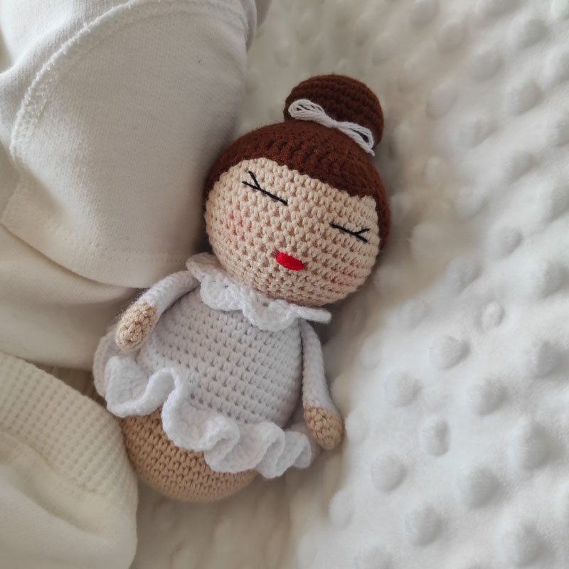 Πλεκτή Κούκλα Μπαλαρίνα με Λευκό Φόρεμα - Χειροποίητο Χριστουγεννιάτικο Δώρο για Μωρά και Παιδιά - Ύψος 16εκ