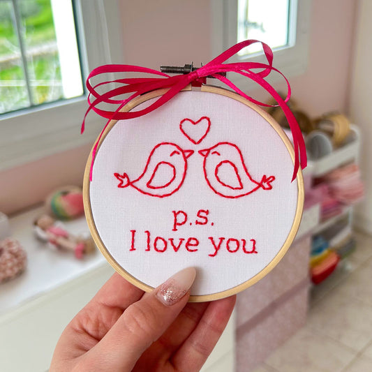 "P.S I Love You" Διακοσμητικό Tελάρο Kεντήματος για τον Άγιο Βαλεντίνο