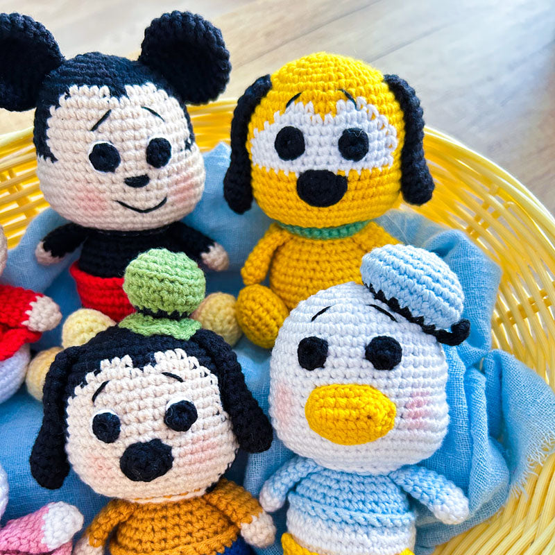 Χειροποίητο διακοσμητικό πλεκτό μόμπιλε με θέμα τον Μίκυ Μάους (Mickey Mouse) για το βρεφικό δωμάτιο