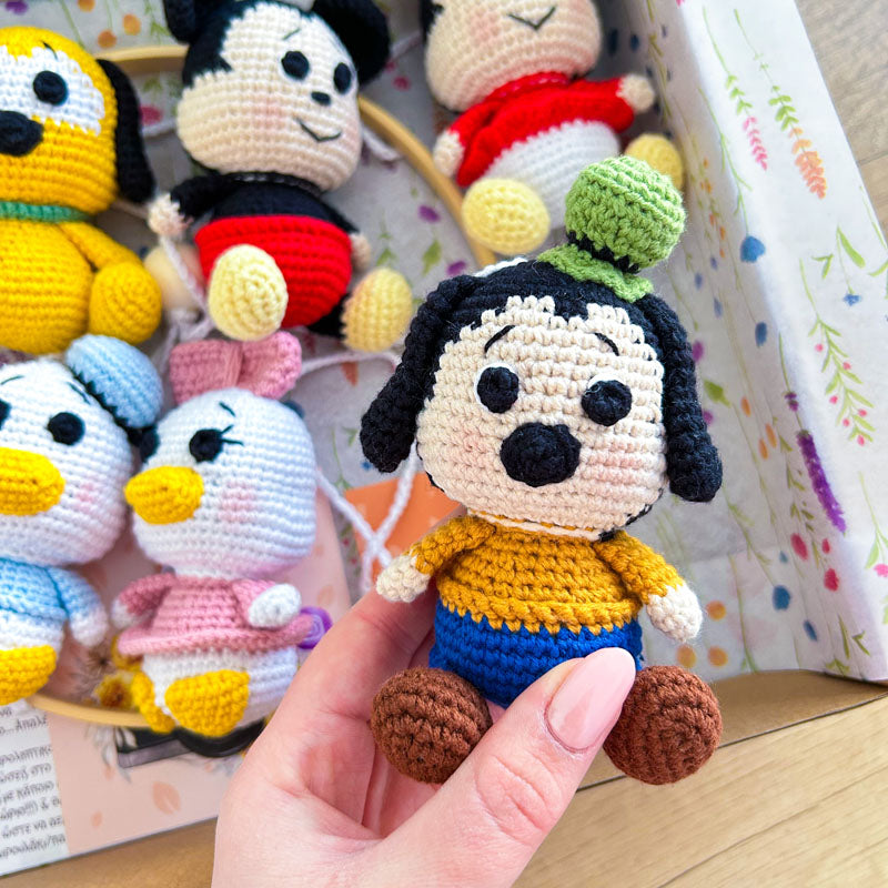 Χειροποίητο διακοσμητικό πλεκτό μόμπιλε με θέμα τον Μίκυ Μάους (Mickey Mouse) για το βρεφικό δωμάτιο