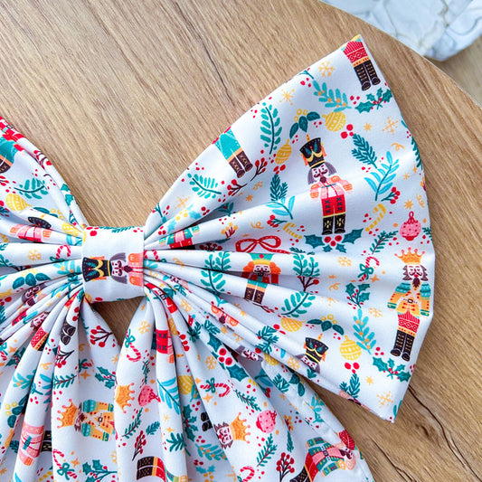 Λευκός Φιόγκος - Πολύχρωμοι Καρυοθραύστες - Διακοσμητικός Χειροποίητος Υφασμάτινος Φιόγκος - Ύψος 45εκ Μήκος 30εκ