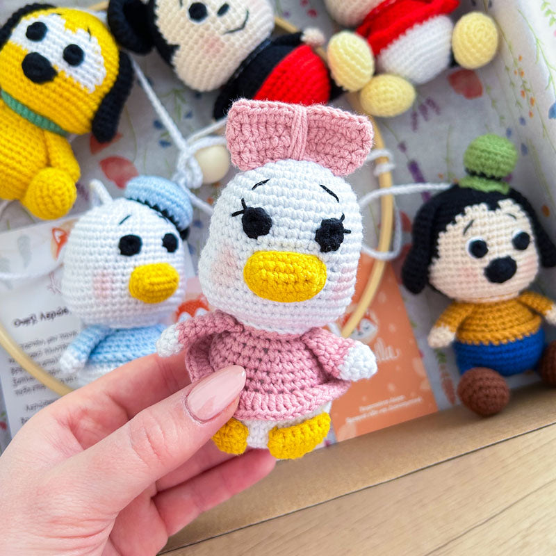 Χειροποίητο διακοσμητικό πλεκτό μόμπιλε με θέμα τον Μίκυ Μάους (Mickey Mouse) για το βρεφικό δωμάτιο