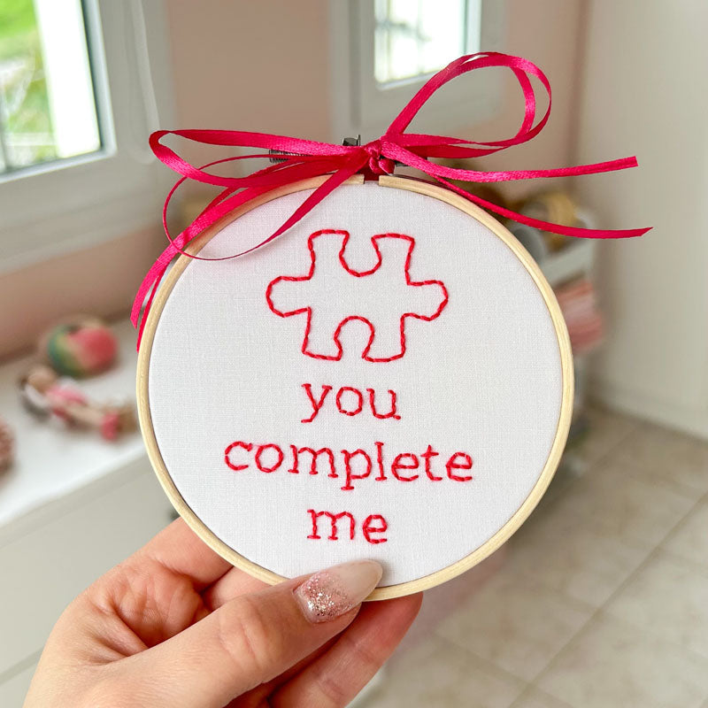 "You Complete Me" Διακοσμητικό Tελάρο Kεντήματος για τον Άγιο Βαλεντίνο