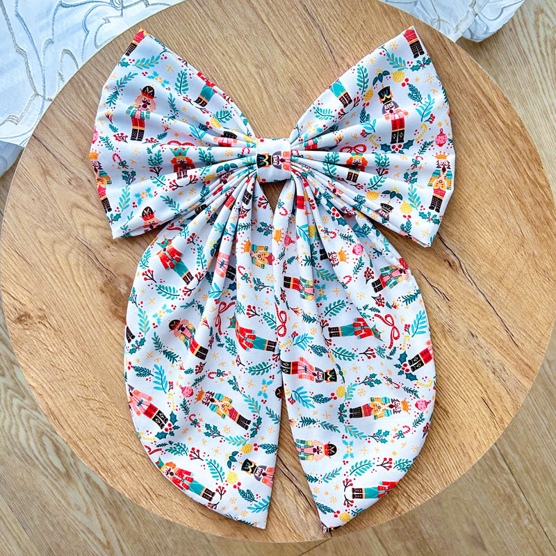 Λευκός Φιόγκος - Πολύχρωμοι Καρυοθραύστες - Διακοσμητικός Χειροποίητος Υφασμάτινος Φιόγκος - Ύψος 45εκ Μήκος 30εκ