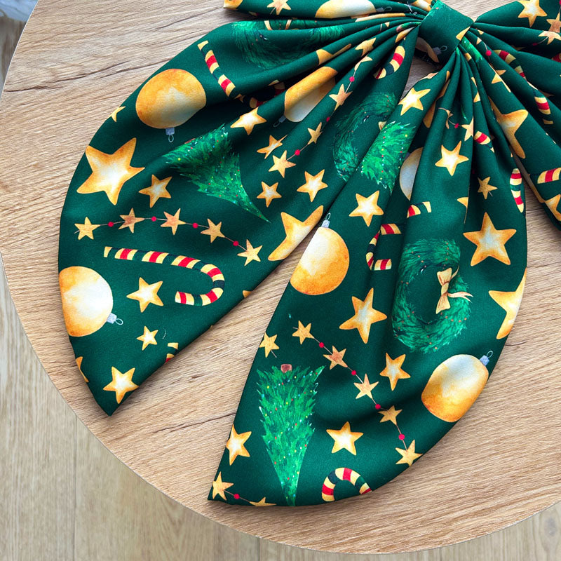 Πράσινος Φιόγκος με Χριστουγεννιάτικα Μοτίβα - Διακοσμητικός Χειροποίητος Υφασμάτινος Φιόγκος - Ύψος 45εκ Μήκος 30εκ