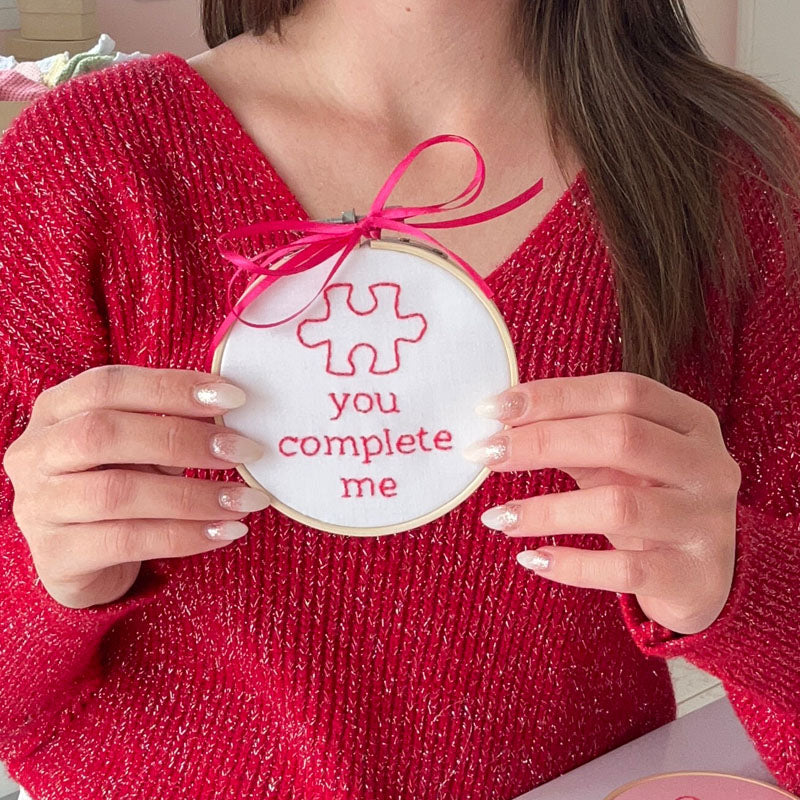 "You Complete Me" Διακοσμητικό Tελάρο Kεντήματος για τον Άγιο Βαλεντίνο