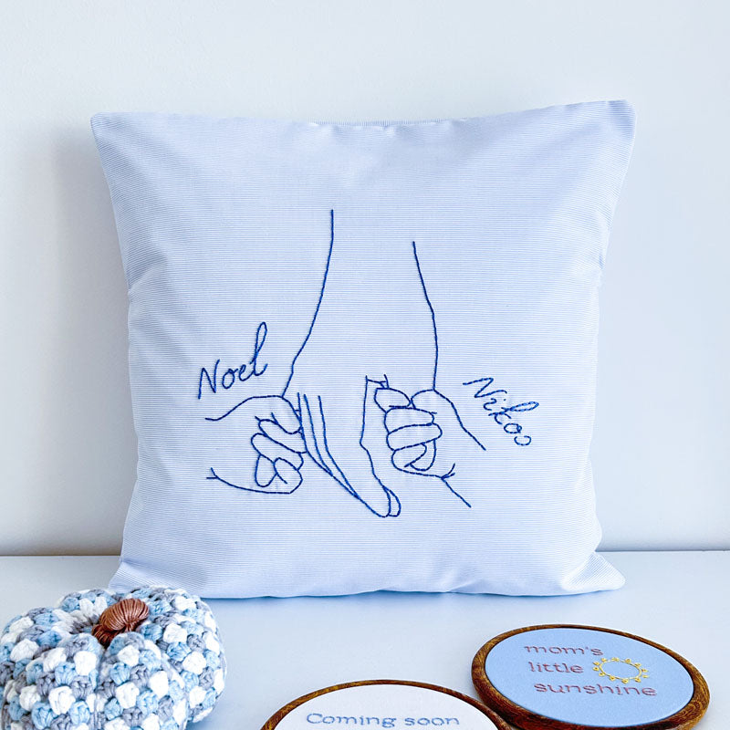 Χειροποίητο Διακοσμητικό Μαξιλάρι με Κέντημα - Προσωποποιημένο - "Μαμά με 2 Παιδιά"