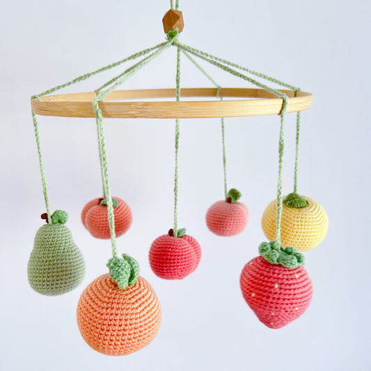 Χειροποίητο Διακοσμητικό Μόμπιλε με Πλεκτά Φρούτα για το Βρεφικό Δωμάτιο